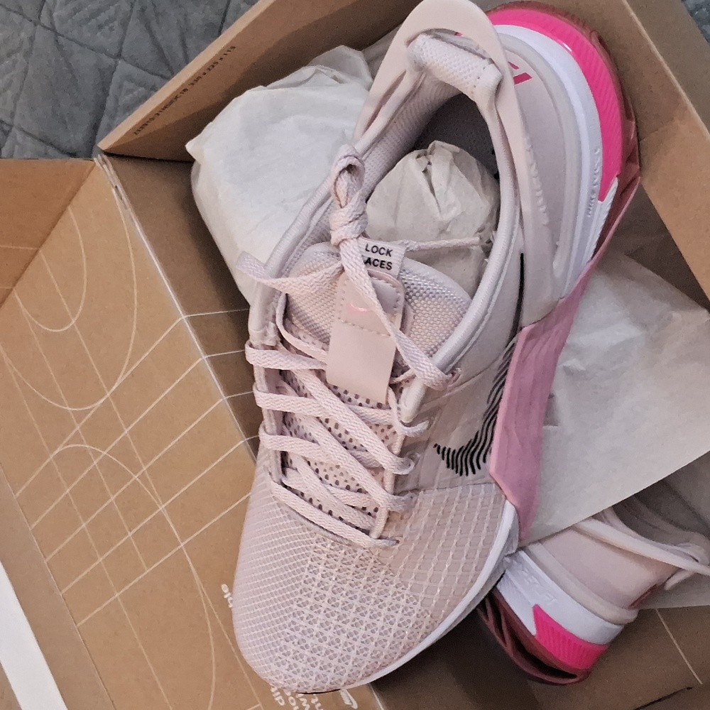 Nike Women's Pink and White Athletic Shoes/Metcon 8 FLYEASE🎉🎉🎉🎉 - Picture 6 of 7